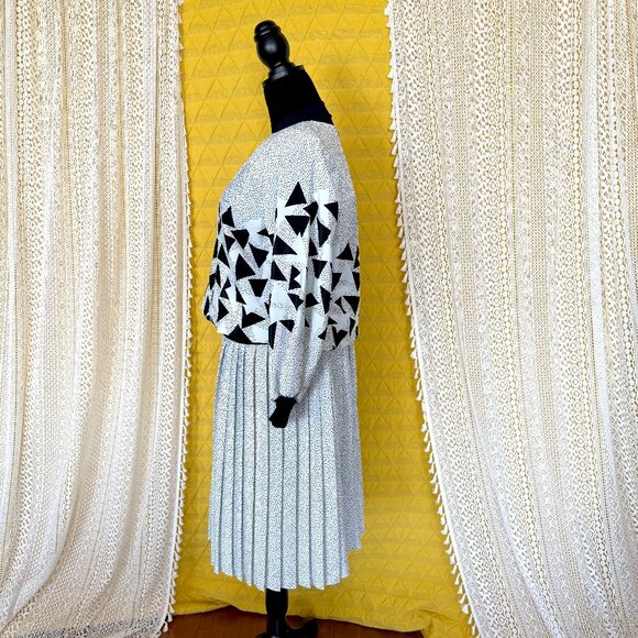 Vintage 70s Union Made 2-Piece Black & White Pleated Dress Set by REO Originals - Picture 4 of 9